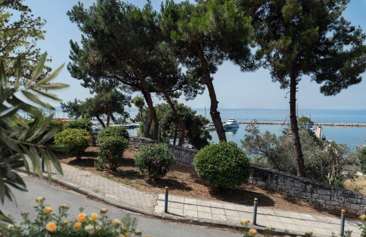New! By The Sea Apartment Rohini Tesalonika Bagian luar foto